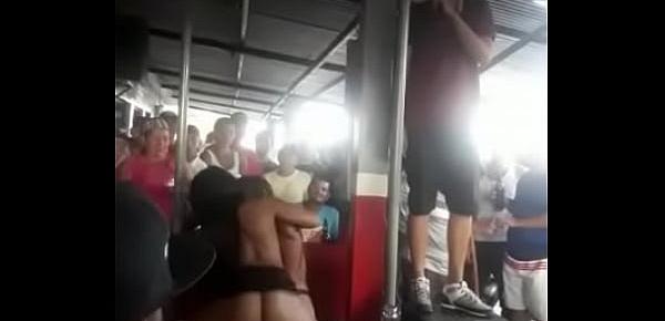  Teniendo sexo sin condon con una puta en publico